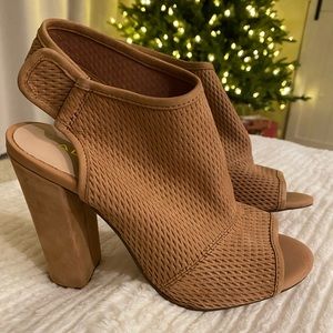 Aldo Size 7 Dirassa Beige Tan Block Heels